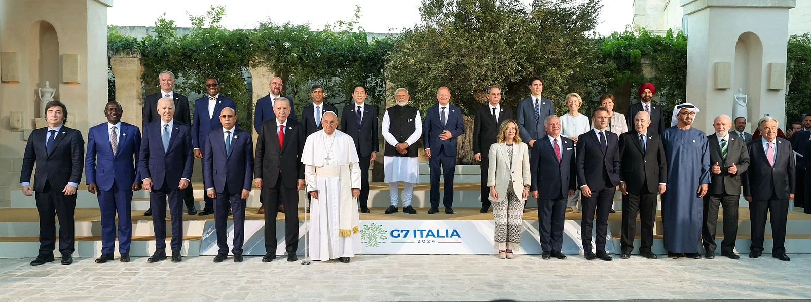 जी 7 में पहुंचे पीएम मोदी ने की सदस्य देशों के नेताओं से मुलाकात