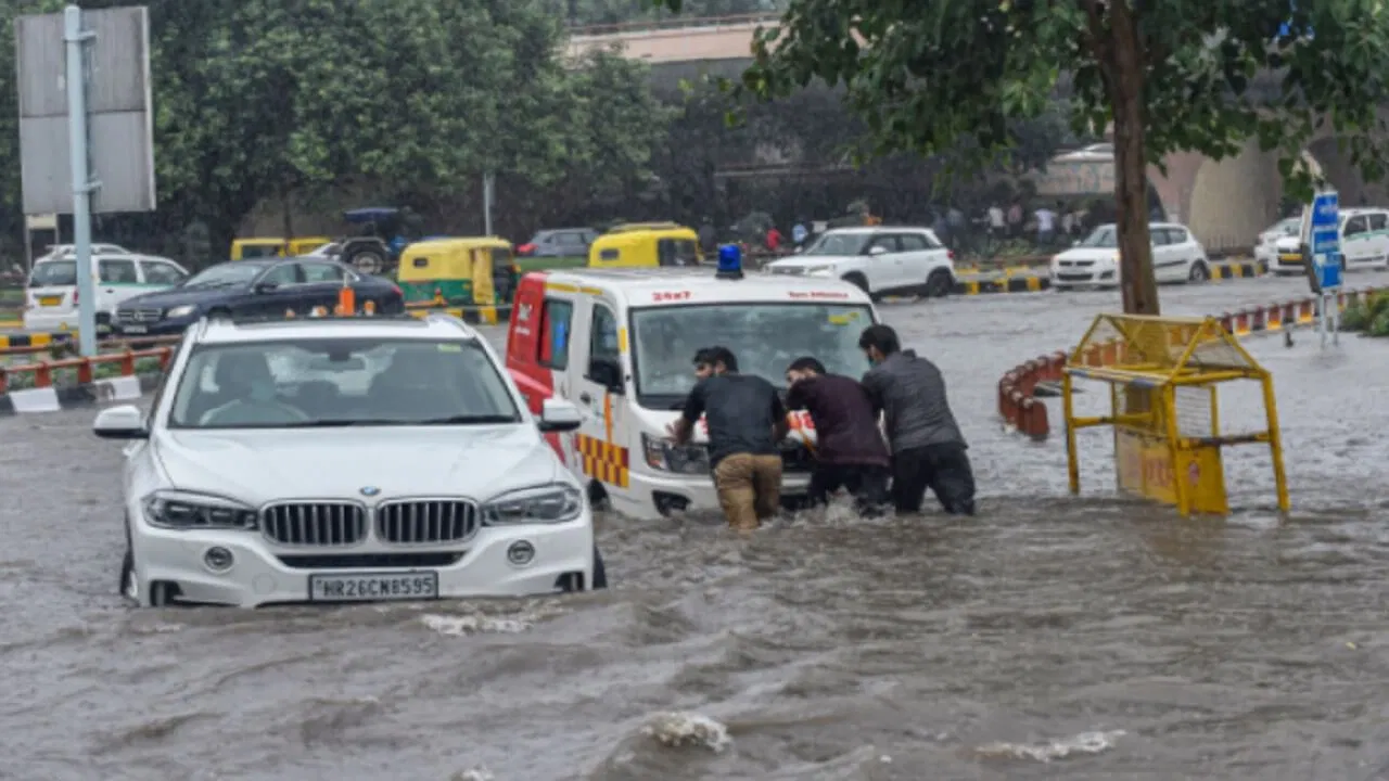 Delhi NCR is in bad condition since the first rain of monsoon, IMD issued orange alert