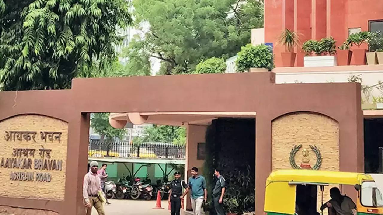 Shock to Noida people from Income Tax Department
