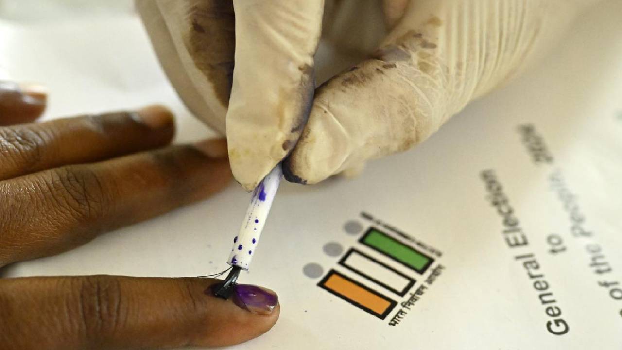 Why doesn't voting ink disappear quickly?